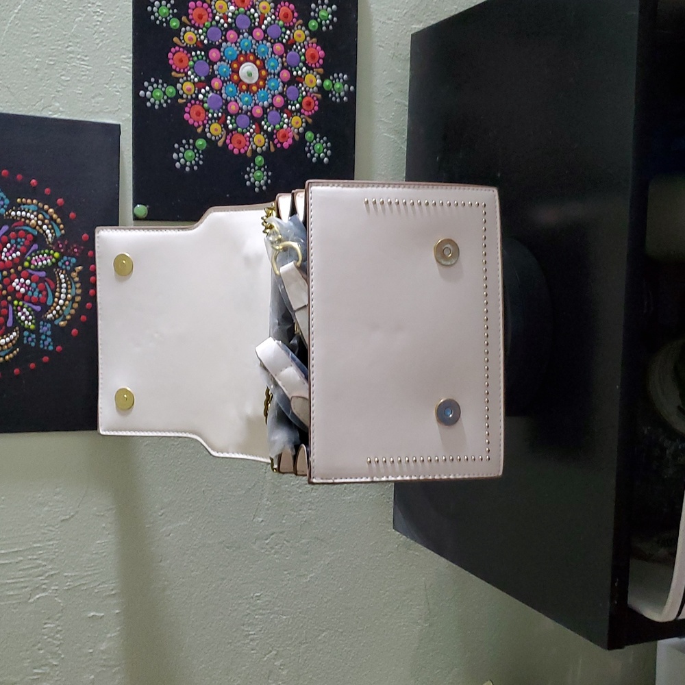 White and Gold Crossbody Bag with Bee Embellishment - Picture 4 of 4